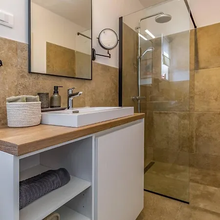 Stylish Belaj With Pool, Sauna, Jacuzzi And Sea View By Wiibuk *