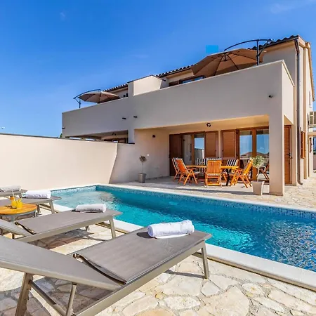 Stylish Belaj With Pool, Sauna, Jacuzzi And Sea View By Wiibuk Villa Vodnjan