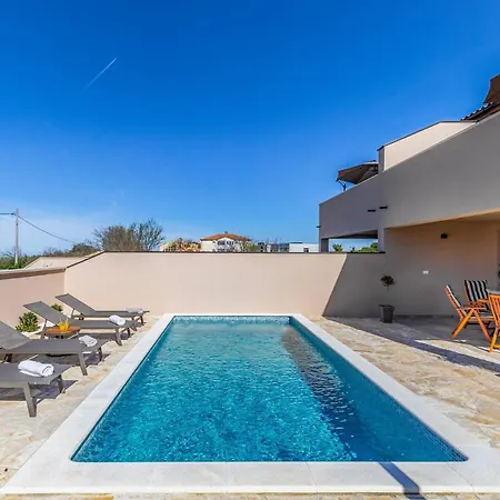 Villa Stylish Belaj With Pool, Sauna, Jacuzzi And Sea View By Wiibuk