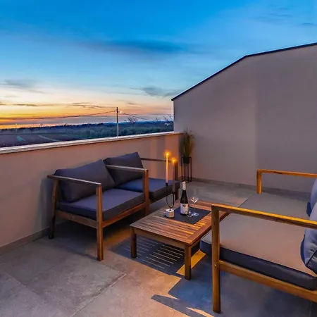 Stylish Belaj With Pool, Sauna, Jacuzzi And Sea View By Wiibuk