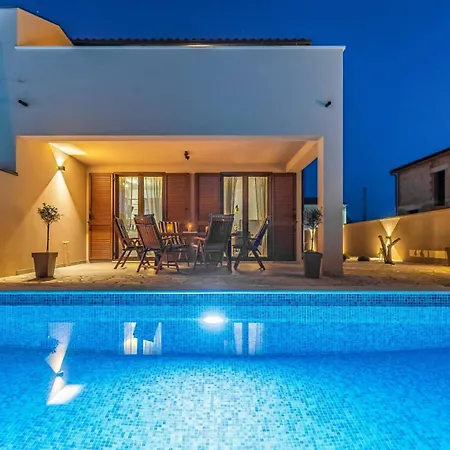Stylish Belaj With Pool, Sauna, Jacuzzi And Sea View By Wiibuk * Vodnjan
