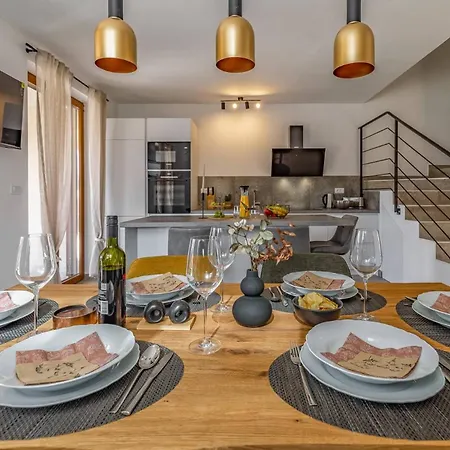 Villa Stylish Belaj With Pool, Sauna, Jacuzzi And Sea View By Wiibuk Vodnjan
